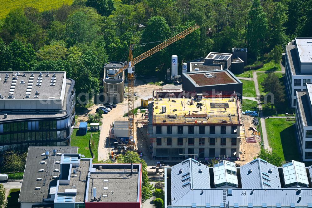 Aerial photograph Berlin - Construction site for the new building of a research building and office complex Imaging Innovation Center of Max Delbrueck Centers on street Robert-Roessle-Strasse in the district Buch in Berlin, Germany