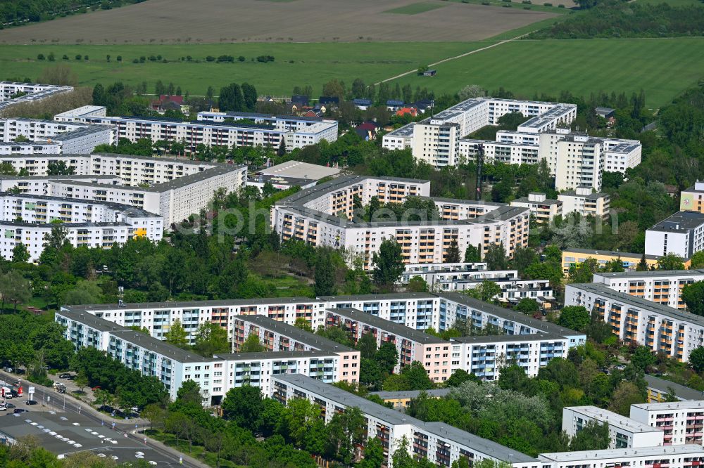Aerial image Berlin - Skyscrapers in the residential area of industrially manufactured settlement on Pablo-Picasso-Strasse in the district Hohenschoenhausen in Berlin, Germany