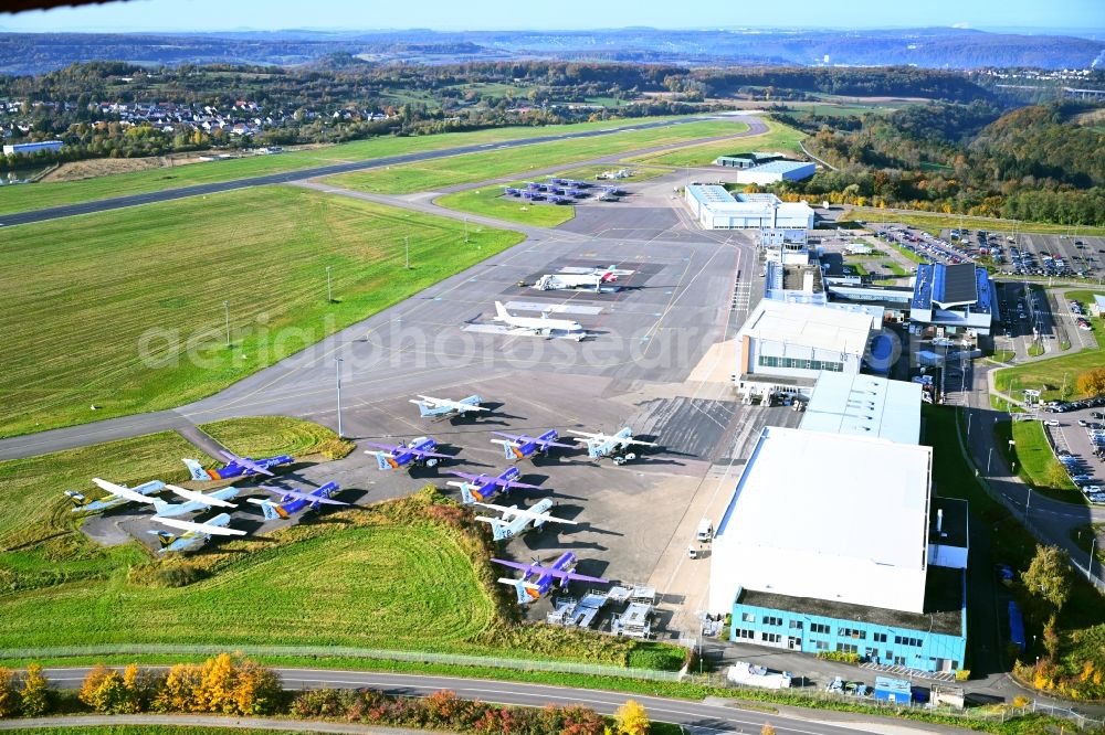 Aerial photograph Saarbrücken - Dispatch building and terminals on the premises of the airport in the district Ensheim in Saarbruecken in the state Saarland, Germany