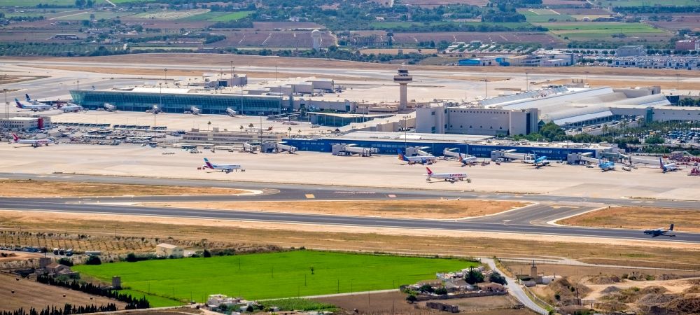 Palma from above - Dispatch building and terminals on the premises of the airport Sant Joan in the district Llevant de Palma District in Palma in Balearische Insel Mallorca, Spain