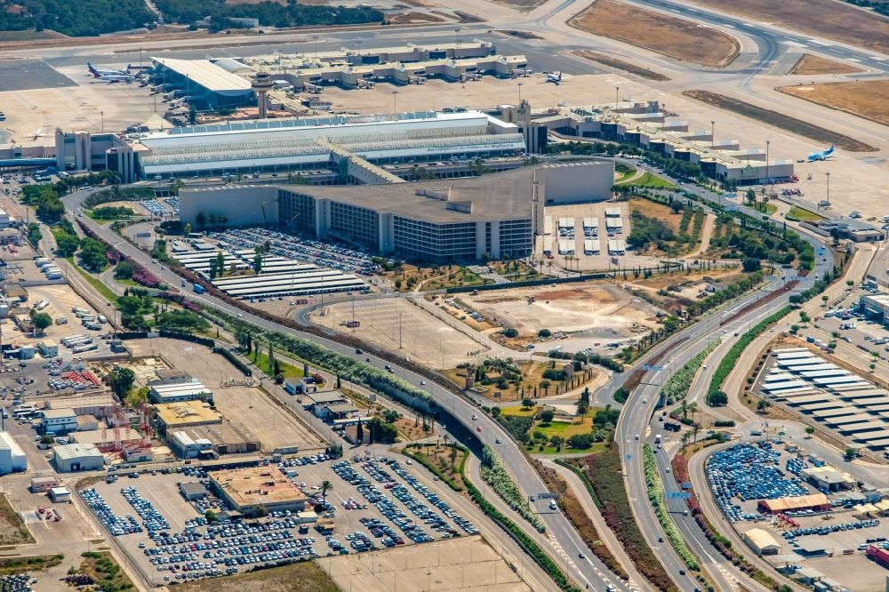 Aerial photograph Palma - Dispatch building and terminals on the premises of the airport Sant Joan in the district Llevant de Palma District in Palma in Balearische Insel Mallorca, Spain