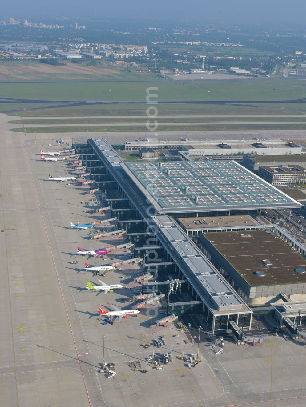 Aerial photograph Schönefeld - Handling building and Terminals 1 on the grounds of Berlin Brandenburg Willy Brandt Airport, an international commercial airport in Schoenefeld in the federal state of Brandenburg, Germany