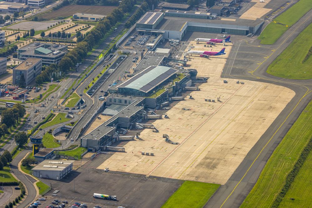 Aerial image Dortmund - Dispatch building and terminals on the premises of the airport in Dortmund at Ruhrgebiet in the state North Rhine-Westphalia, Germany