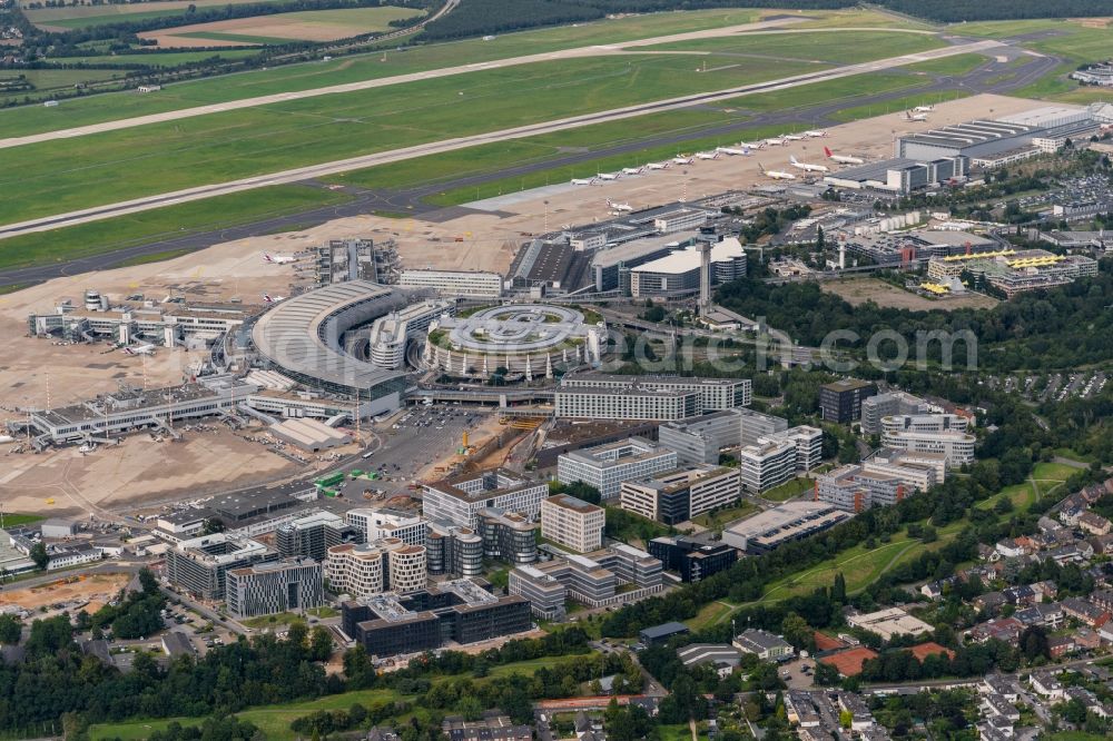 Düsseldorf from above - Dispatch building and terminals on the premises of the airport Airport-City DUS on Flughafenstrasse in Duesseldorf at Ruhrgebiet in the state North Rhine-Westphalia