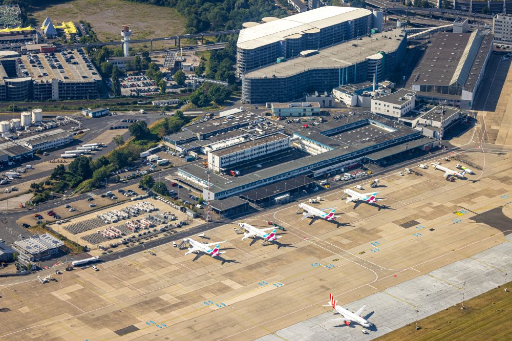 Aerial image Düsseldorf - Dispatch building and terminals on the premises of the airport Airport-City DUS on Flughafenstrasse in Duesseldorf in the state North Rhine-Westphalia