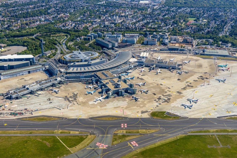 Aerial image Düsseldorf - Dispatch building and terminals on the premises of the airport in Duesseldorf in the state North Rhine-Westphalia, Germany
