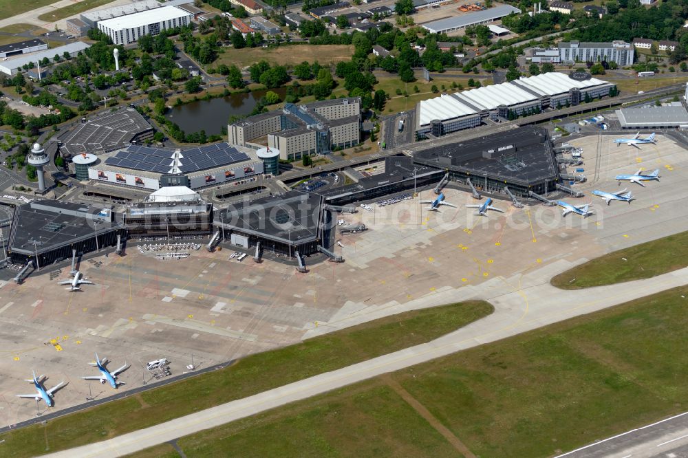 Langenhagen from above - Dispatch building and terminals on the premises of the airport Flughafen Hannover on Flughafenstrasse in Langenhagen in the state Lower Saxony, Germany