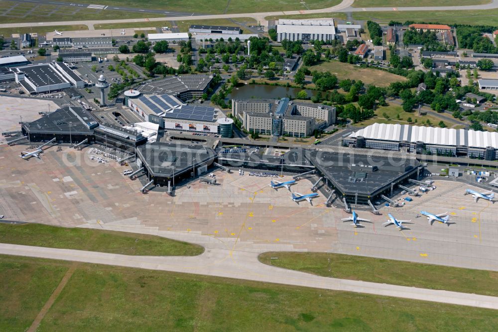 Langenhagen from above - Dispatch building and terminals on the premises of the airport Flughafen Hannover-Langenhagen GmbH in Langenhagen in the state Lower Saxony, Germany