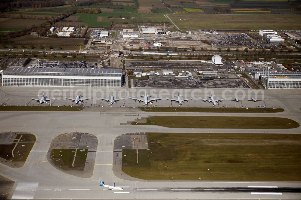 Aerial photograph München-Flughafen - Dispatch building and terminals on the premises of the airport Flughafen Muenchen on Nordallee in Muenchen-Flughafen in the state Bavaria