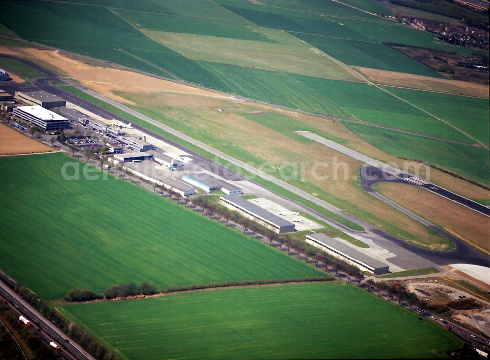 Aerial photograph Büren - Dispatch building and terminals on the premises of the airport Paderborn-Lippstadt Airport on Flughafenstrasse in Bueren in the state North Rhine-Westphalia