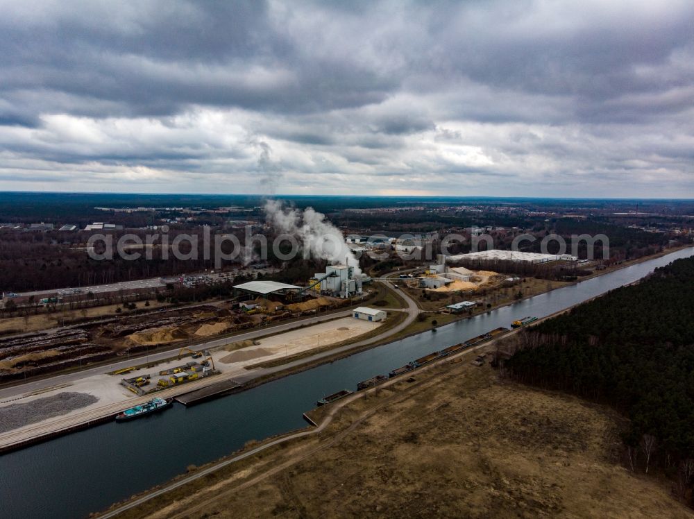 Eberswalde from the bird's eye view: White exhaust smoke plumes from the power plants and exhaust towers of the wood-fired cogeneration plant 1Heiz Pellets in Eberswalde in the state Brandenburg, Germany