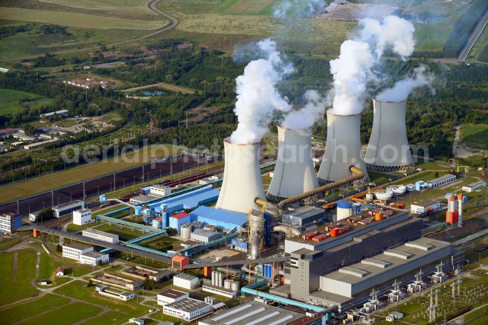 Aerial photograph Kadan - White exhaust smoke plumes from the power plants and exhaust towers of the coal-fired cogeneration plant CEZ Energeticke produkty s.r.o. Kraftwerk Tusimice in Kadan in Ustecky kraj - Aussiger Region, Czech Republic