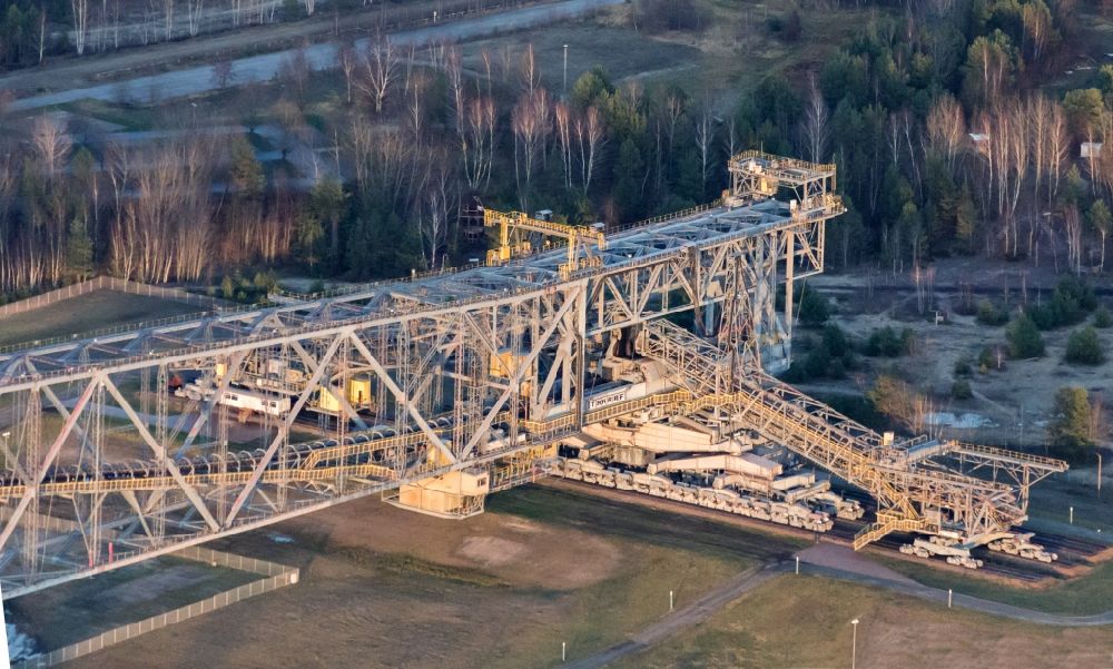 Aerial photograph Lichterfeld-Schacksdorf - View conveyor bridge F60 in Besucherbergwerk of former coal mining area of Lusatia. field with lights in the state of Brandenburg