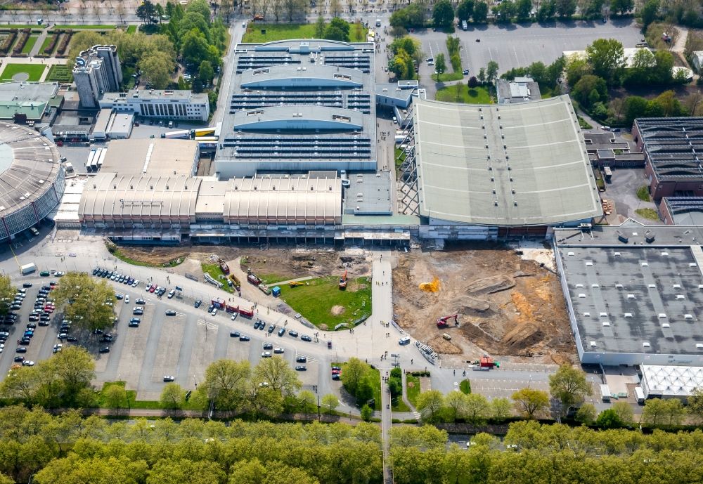 Aerial photograph Dortmund - Demolition and unsealing work on the concrete surfaces of Messe Westfalenhallen Dortmund GmbH - Eingang Nord on Rheinlanddonm in Dortmund in the state North Rhine-Westphalia