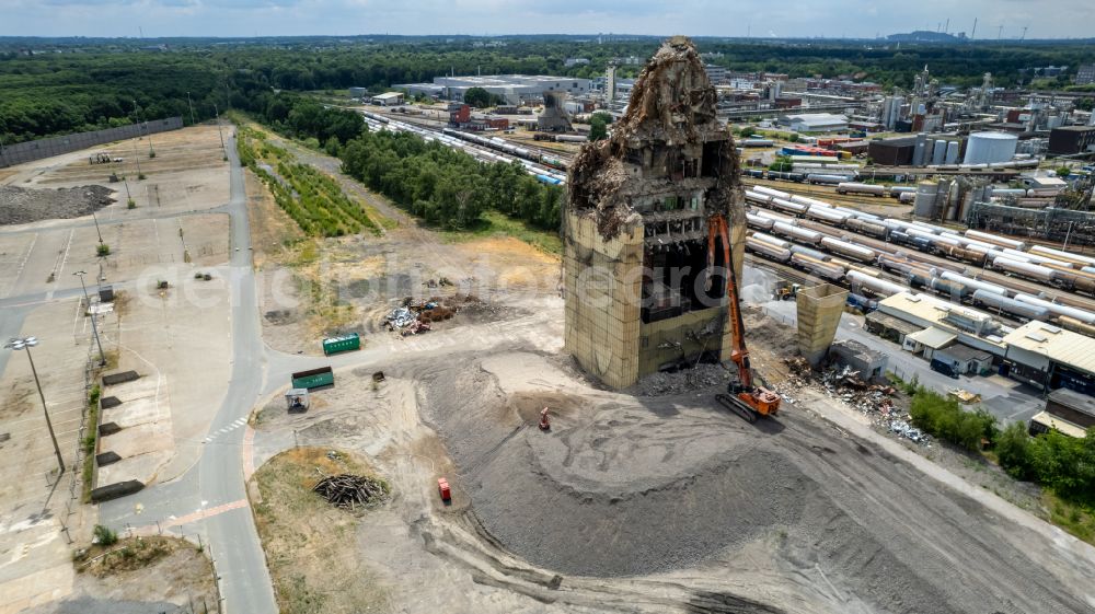 Aerial photograph Marl - Demolition work on the conveyors and mining pits at the headframe Schacht 7 Bergwerk Auguste Victoria in Marl at Ruhrgebiet in the state North Rhine-Westphalia, Germany