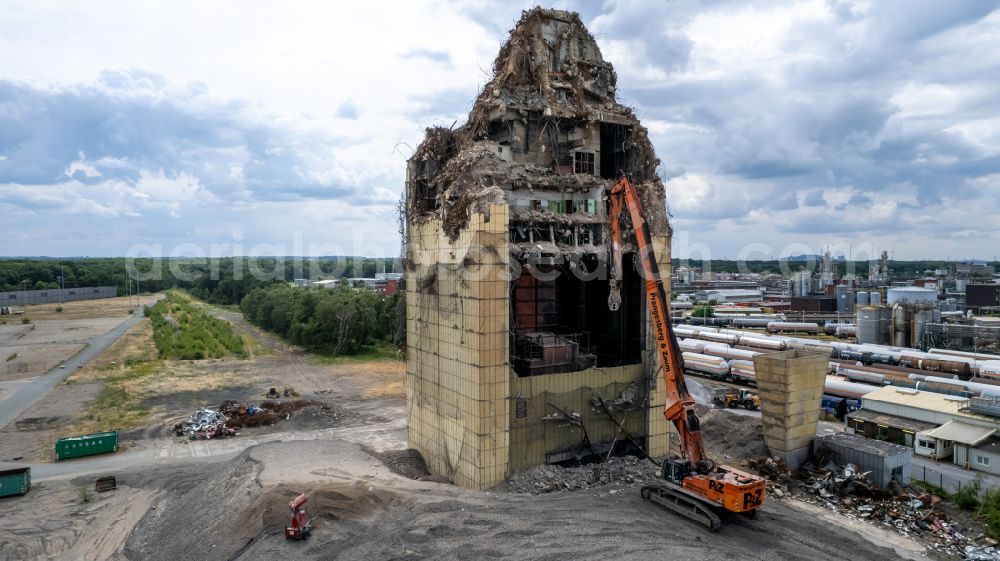 Marl from the bird's eye view: Demolition work on the conveyors and mining pits at the headframe Schacht 7 Bergwerk Auguste Victoria in Marl at Ruhrgebiet in the state North Rhine-Westphalia, Germany