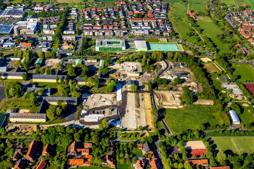 Münster from the bird's eye view: Demolition and clearance work on the building complex of the former military barracks Oxford-Kaserne for the new building of a residential area in the district Gievenbeck in Muenster in the state North Rhine-Westphalia, Germany