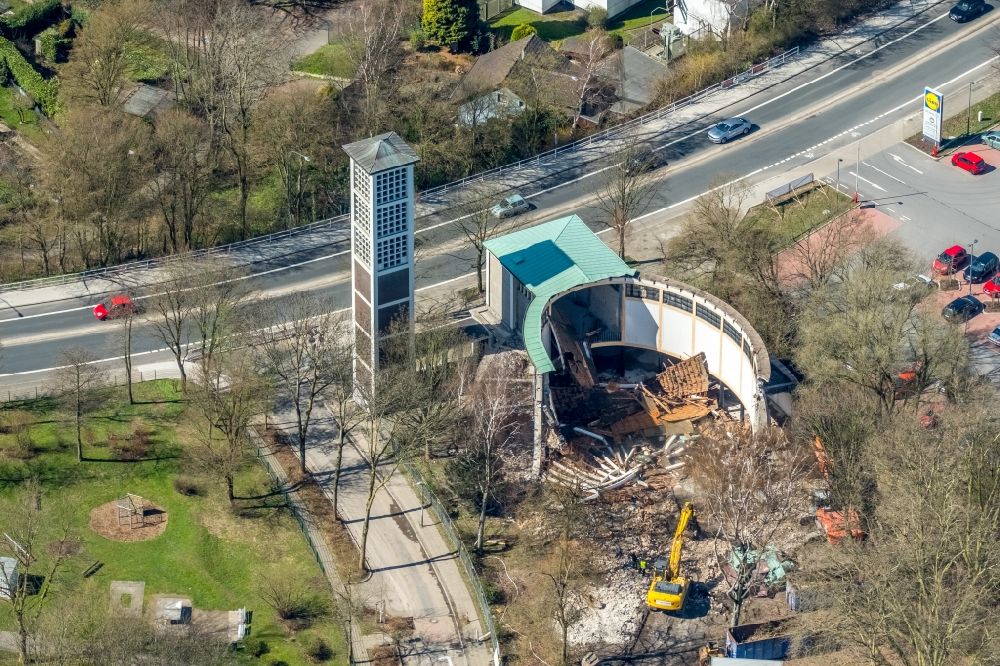 Essen from the bird's eye view: Demolition work on the ruin of the church building of St-Stephanus-Kirche on Hausacker Strasse in Essen in the state North Rhine-Westphalia, Germany