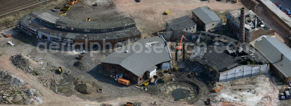 Magdeburg from the bird's eye view: Demolition work on the ruins of the old engine shed at the Freie Strasse in Magdeburg in Saxony-Anhalt