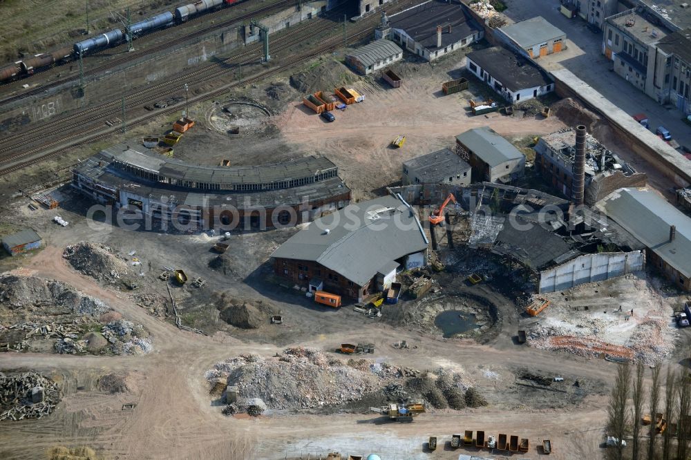 Aerial image Magdeburg - Demolition work on the ruins of the old engine shed at the Freie Strasse in Magdeburg in Saxony-Anhalt