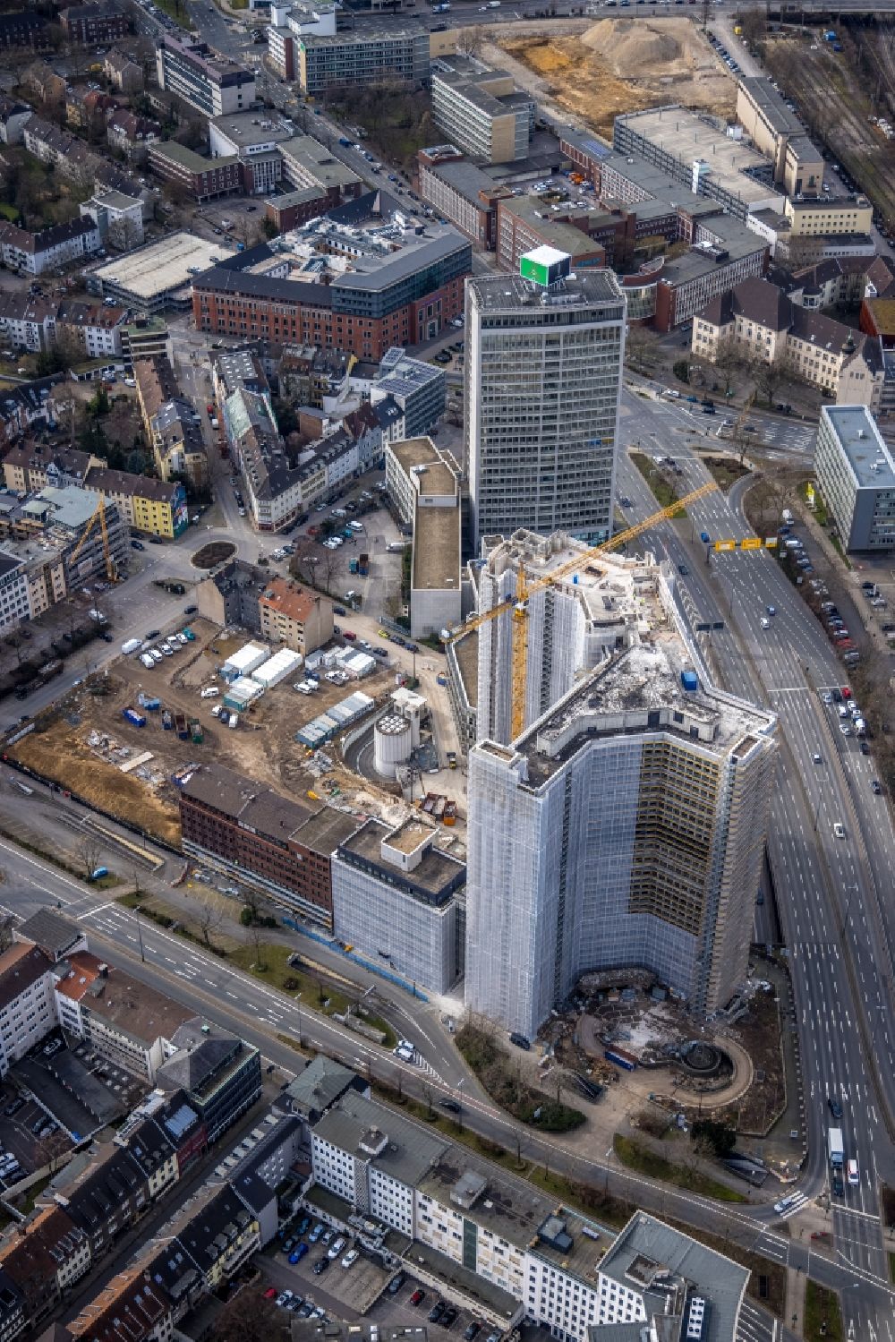 Essen from above - Dismantling of high-rise buildings of formerly RWE head quartet on street Huyssenallee in Essen at Ruhrgebiet in the state North Rhine-Westphalia, Germany