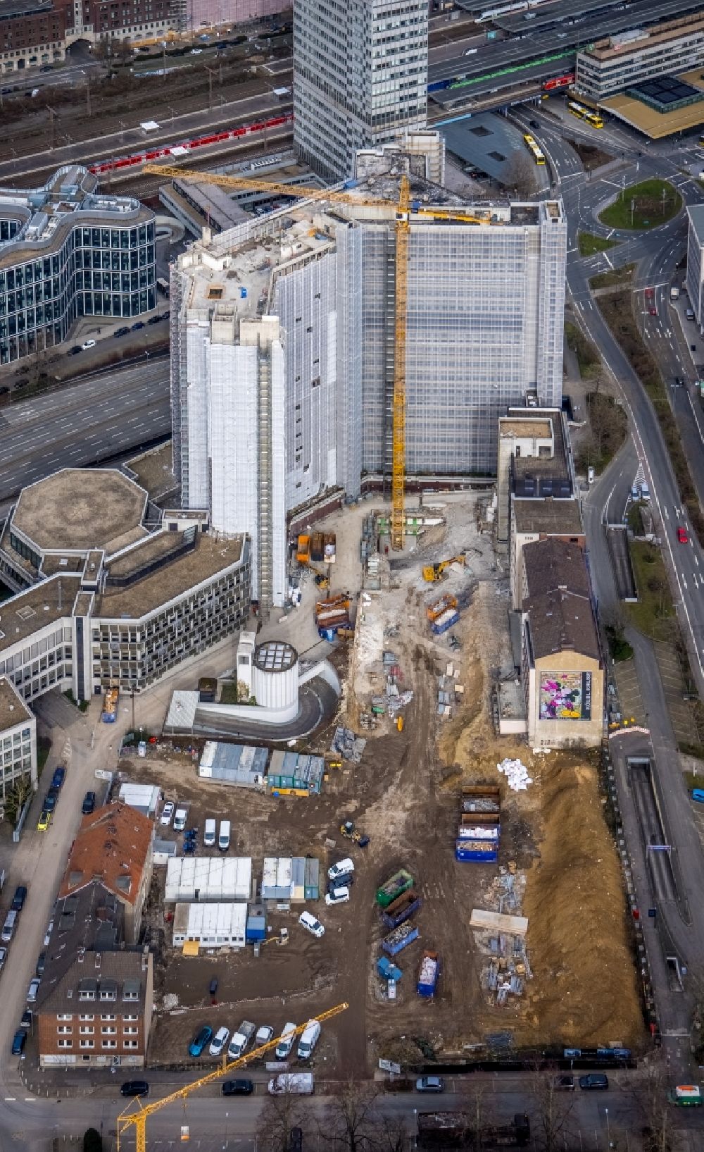 Aerial photograph Essen - Dismantling of high-rise buildings of formerly RWE head quartet on street Huyssenallee in Essen at Ruhrgebiet in the state North Rhine-Westphalia, Germany