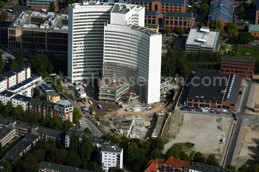 Hamburg from above - Dismantling of high-rise buildings Euler-Hermes-Hochhaus on Friedensallee in Hamburg, Germany