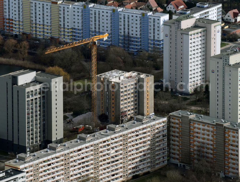 Aerial photograph Magdeburg - Dismantling of high-rise buildings Am Seeufer der kommunalen WOBAU Magdeburg mbH in the district Neustaedter See in Magdeburg in the state Saxony-Anhalt