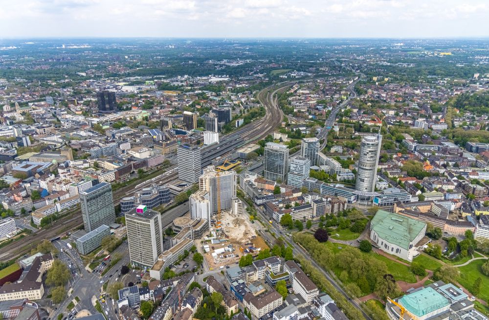 Essen from the bird's eye view: Dismantling of high-rise buildings Thyssenhaus on street Huyssenallee in the district Suedviertel in Essen at Ruhrgebiet in the state North Rhine-Westphalia, Germany