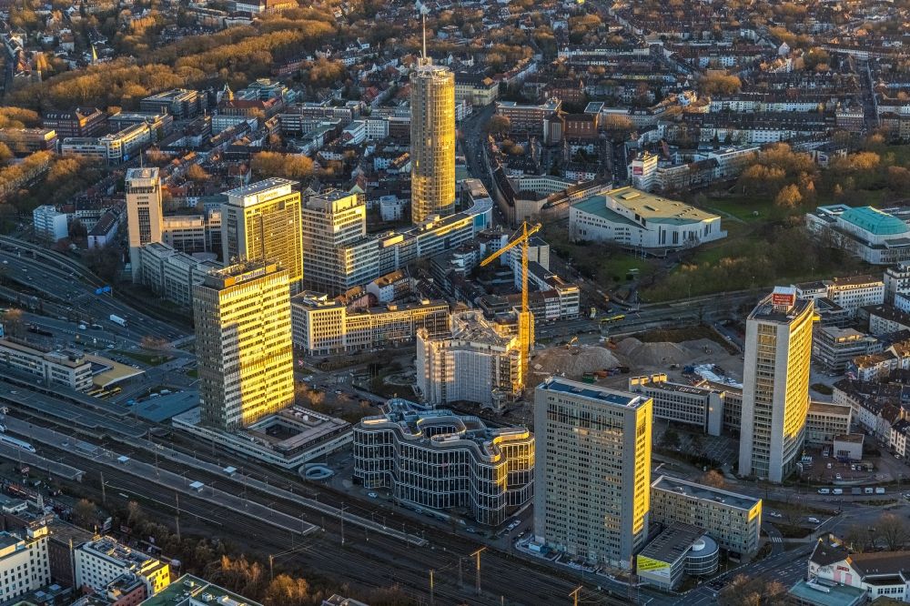 Essen from above - Dismantling construction site to dismantle the high-rise building of the former RWE headquarters Ypsilon-Haus on Huyssenallee in the district Suedviertel in Essen in the Ruhr area in the state North Rhine-Westphalia, Germany