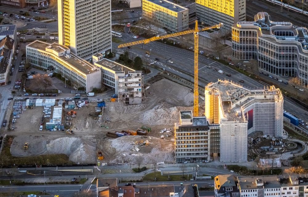 Aerial photograph Essen - Dismantling construction site to dismantle the high-rise building of the former RWE headquarters Ypsilon-Haus on Huyssenallee in the district Suedviertel in Essen in the Ruhr area in the state North Rhine-Westphalia, Germany