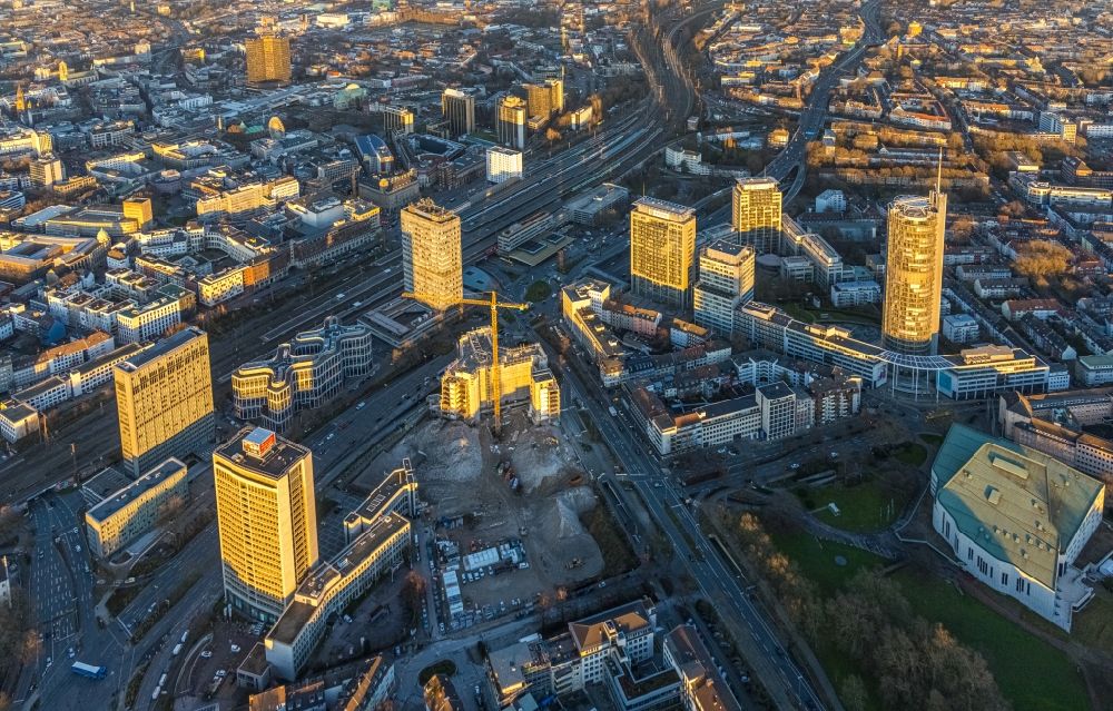 Aerial image Essen - Dismantling construction site to dismantle the high-rise building of the former RWE headquarters Ypsilon-Haus on Huyssenallee in the district Suedviertel in Essen in the Ruhr area in the state North Rhine-Westphalia, Germany