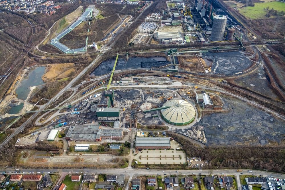 Bottrop from the bird's eye view: Demolition and dismantling of the conveyor systems and mining shaft systems on the headframe of the mine and colliery Zeche - Schachtanlage Prosper-Haniel II in Bottrop at Ruhrgebiet in the state North Rhine-Westphalia, Germany