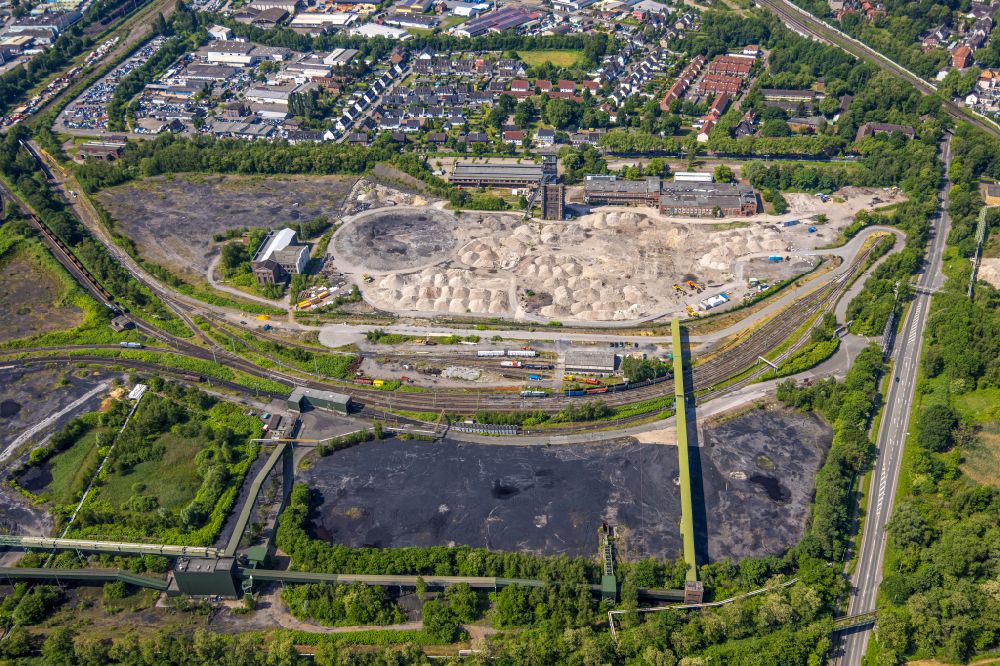 Bottrop from the bird's eye view: Demolition and dismantling of the conveyor systems and mining shaft systems on the headframe of the mine and colliery Zeche - Schachtanlage Prosper-Haniel II in Bottrop at Ruhrgebiet in the state North Rhine-Westphalia, Germany
