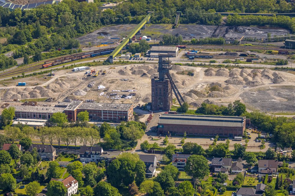 Aerial photograph Bottrop - Demolition and dismantling of the conveyor systems and mining shaft systems on the headframe of the mine and colliery Zeche - Schachtanlage Prosper-Haniel II in Bottrop at Ruhrgebiet in the state North Rhine-Westphalia, Germany