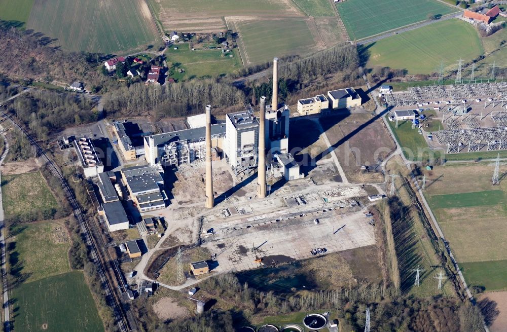 Aerial image Porta Westfalica - Demolition and dismantling of the decommissioned power plants and exhaust towers of the cogeneration plant Altes Kraftwerk of Entwicklungsgesellschaft GKW Veltheim mbH in Porta Westfalica in the state North Rhine-Westphalia, Germany