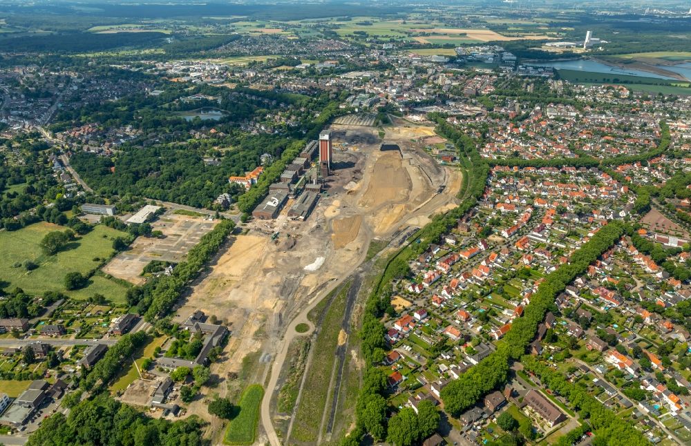 Aerial photograph Kamp-Lintfort - Demolition and dismantling work at the Conveyors and mining pits at the headframe Zeche Friedrich Heinrich Schacht 2 in Kamp-Lintfort in the state North Rhine-Westphalia