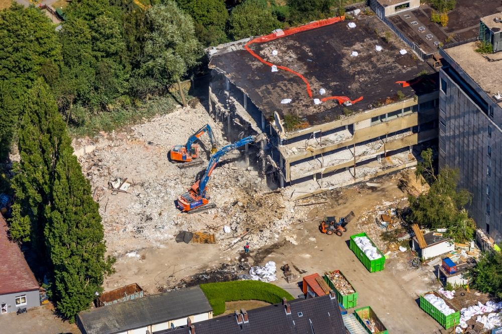 Aerial image Gladbeck - Demolition and disposal work on the remains of the ruins beim Gebaeude the formerly furniture shop at Wielandstr. / Bramsfeld in Gladbeck in the state North Rhine-Westphalia, Germany