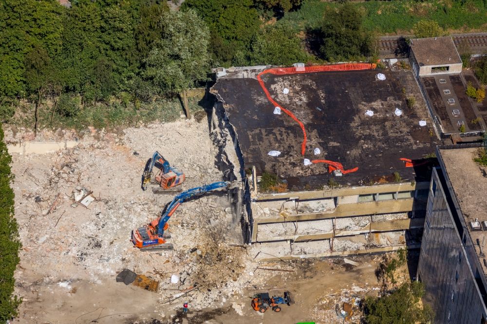 Aerial photograph Gladbeck - Demolition and disposal work on the remains of the ruins beim Gebaeude the formerly furniture shop at Wielandstr. / Bramsfeld in Gladbeck in the state North Rhine-Westphalia, Germany