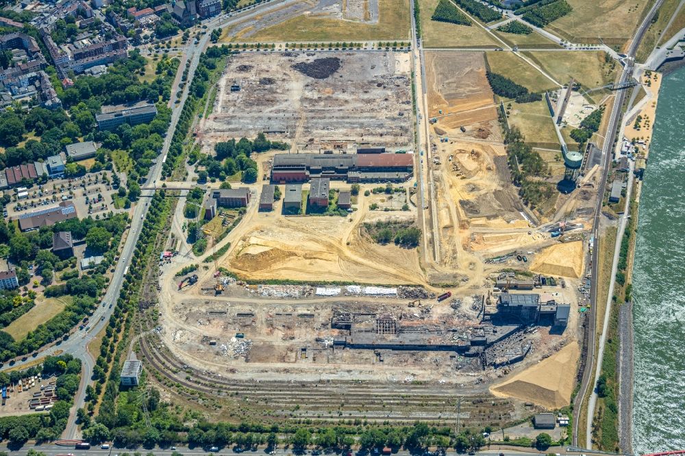 Aerial image Duisburg - Demolition and disposal work on the remains of the ruins of Drahtwalzwerks of ArcelorMittal Hochfeld GmbH on Woerthstrasse for the new building of the Quartier RHEINORT in Duisburg in the state North Rhine-Westphalia, Germany