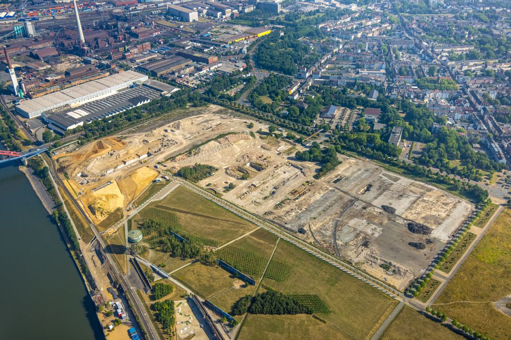 Aerial photograph Duisburg - Demolition and disposal work on the remains of the ruins of Drahtwalzwerks of ArcelorMittal Hochfeld GmbH on Woerthstrasse for the new building of the Quartier RHEINORT in Duisburg at Ruhrgebiet in the state North Rhine-Westphalia, Germany