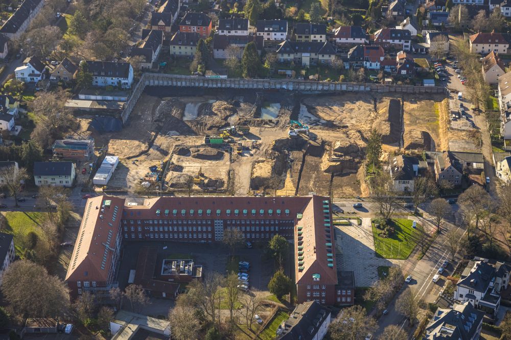 Aerial photograph Bochum - Demolition and disposal work on the remains of the ruins on the former premises of Jahnel-Kestermann overlooking the administration building of Berufsgenossenschaft Rohstoffe & chemische Industrie Bezirksdirektion in the district Wiemelhausen in Bochum in the state North Rhine-Westphalia, Germany