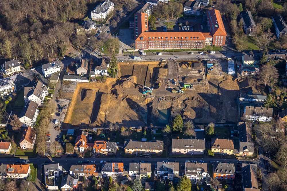 Bochum from above - Demolition and disposal work on the remains of the ruins on the former premises of Jahnel-Kestermann overlooking the administration building of Berufsgenossenschaft Rohstoffe & chemische Industrie Bezirksdirektion in the district Wiemelhausen in Bochum in the state North Rhine-Westphalia, Germany
