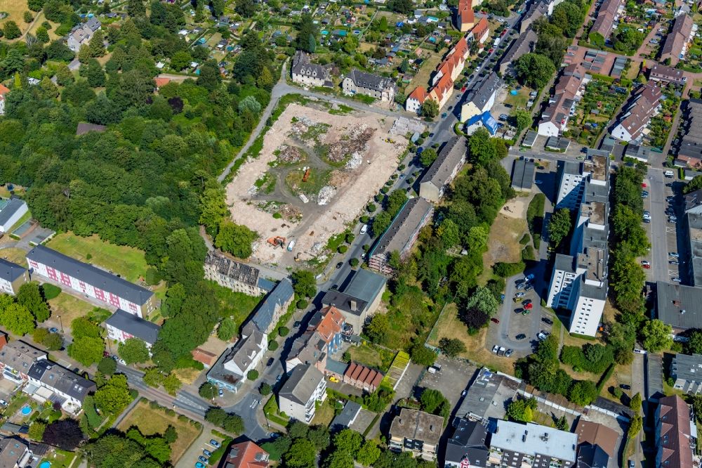 Aerial photograph Gladbeck - Demolition and disposal work on the remains of the ruins of the former colliery settlement Schlaegel & Eisen of the Gladbecker colliery Zweckel between of Schlaegelstrasse, Eisenstrasse and Bohnekampstrasse in Gladbeck in the state North Rhine-Westphalia, Germany