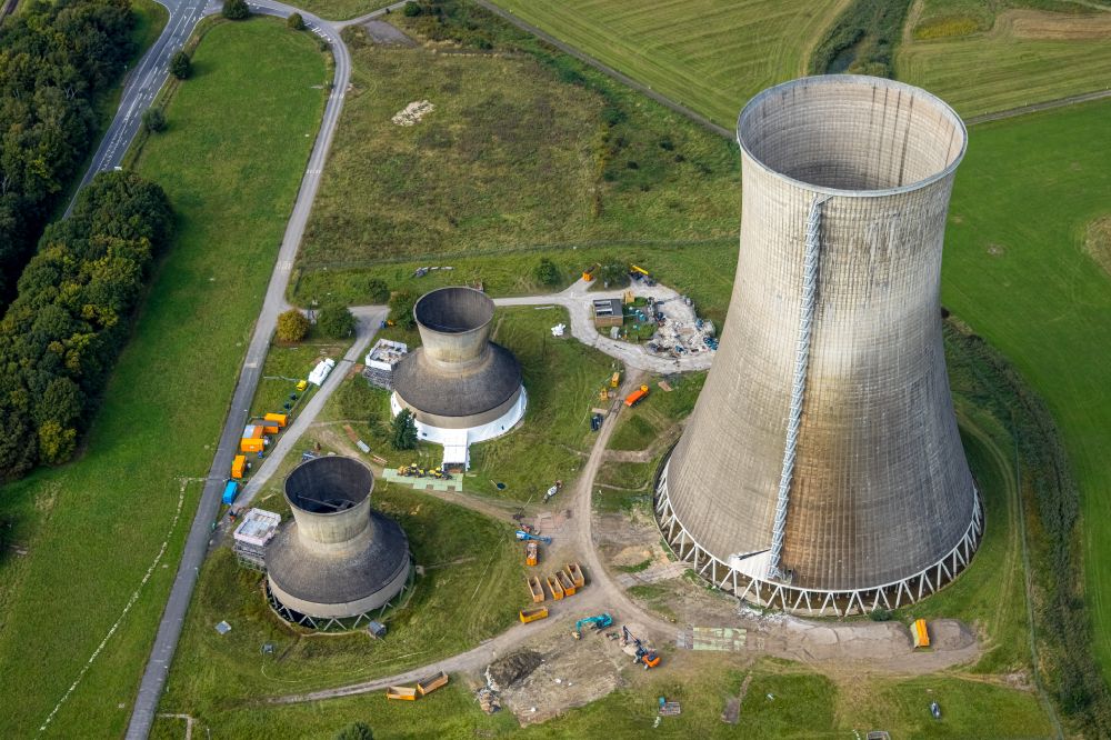 Schmehausen from the bird's eye view: Demolition, demolition and unsealing work on the building remains of the cooling tower RWE Kraftwerk Westfalen on Lippestrasse in Schmehausen in the Ruhr area in the state of North Rhine-Westphalia, Germany