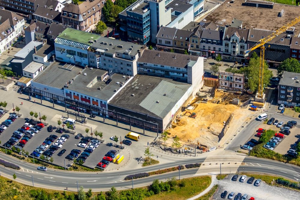 Aerial image Heiligenhaus - Demolition and disposal work on the remains of the ruins for the New construction site of the hotel complex on Hauptstrasse - Basildonplatz in Heiligenhaus in the state North Rhine-Westphalia, Germany