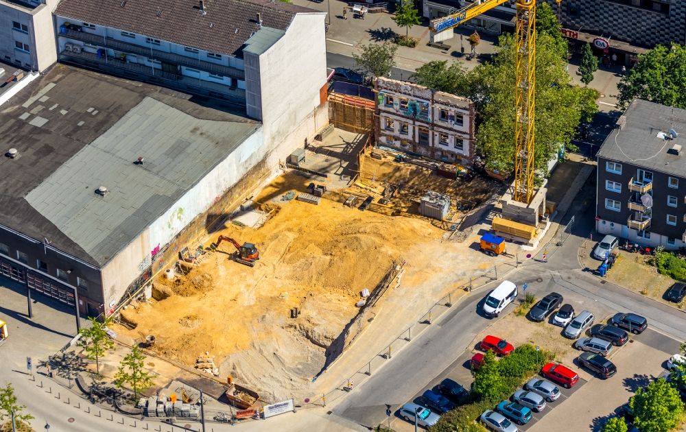 Aerial photograph Heiligenhaus - Demolition and disposal work on the remains of the ruins for the New construction site of the hotel complex on Hauptstrasse - Basildonplatz in Heiligenhaus in the state North Rhine-Westphalia, Germany