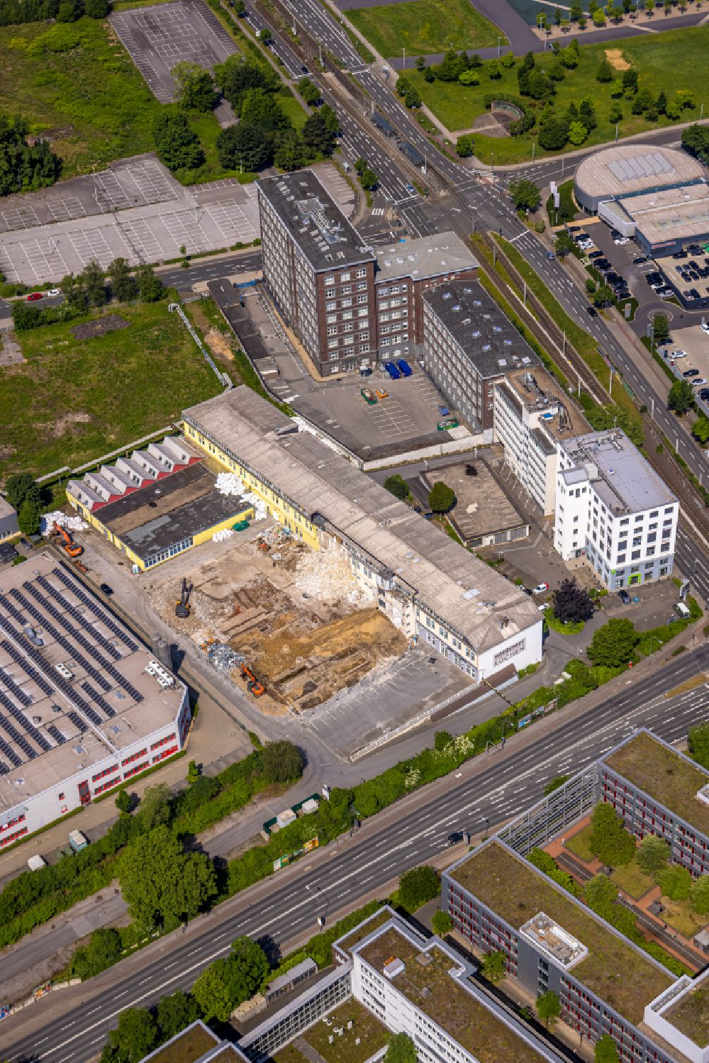 Essen from above - Demolition, demolition and unsealing work on the remains of the building resulting from blasting on Westendstrasse in the district Westviertel in Essen in the Ruhr area in the state North Rhine-Westphalia, Germany