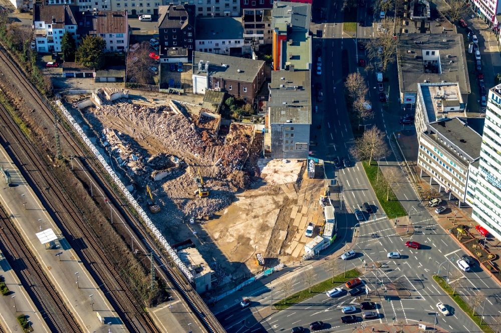 Bochum from above - Demolition and disposal work on the remains of the ruins of car park P7 Kurt-Schumacher-Platz in Bochum in the state North Rhine-Westphalia, Germany