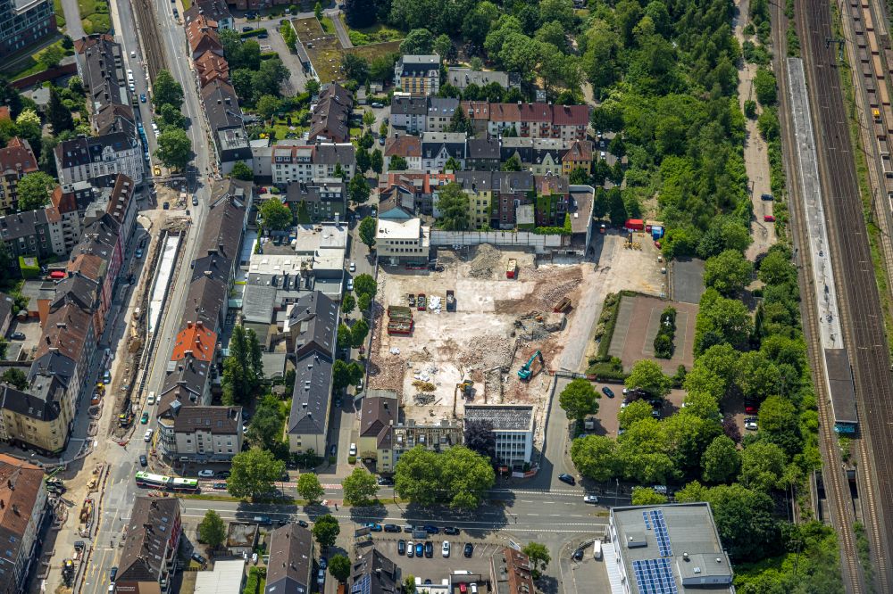Aerial photograph Bochum - Demolition and disposal work on the remains of the ruins of Werksgelaendes of Maschinenfabrik Moenninghoff GmbH & Co. KG on street Bessemerstrasse in the district Wiemelhausen in Bochum at Ruhrgebiet in the state North Rhine-Westphalia, Germany